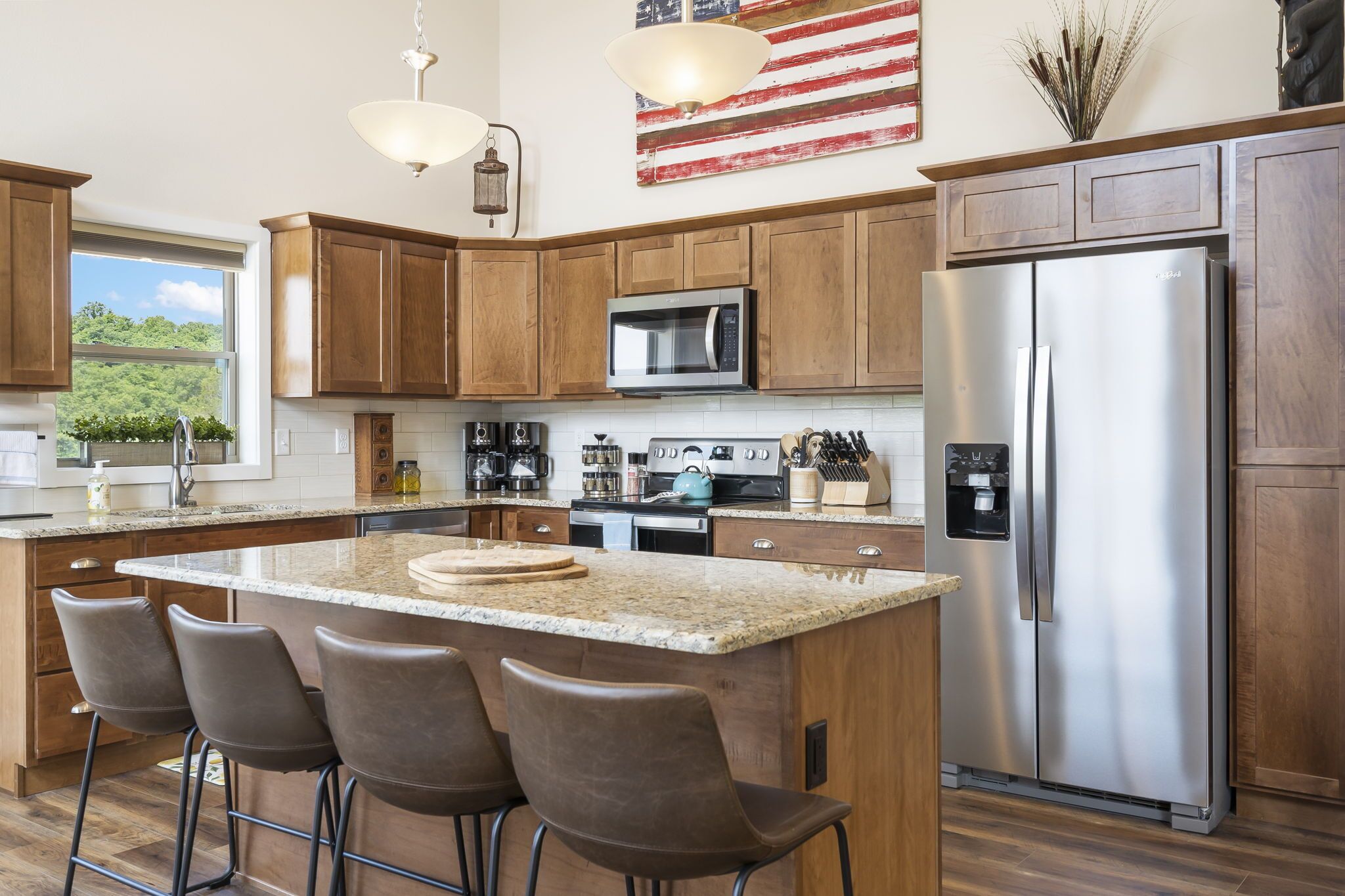 Réfrigérateur, micro-ondes, four, plaque de cuisson