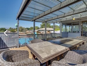 Outdoor dining - Beautiful home with a day of swimming with a private pool and jacuzzi (Yakima)