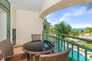Outdoor dining - Ocean's Edge Sanctuary (Río Grande)