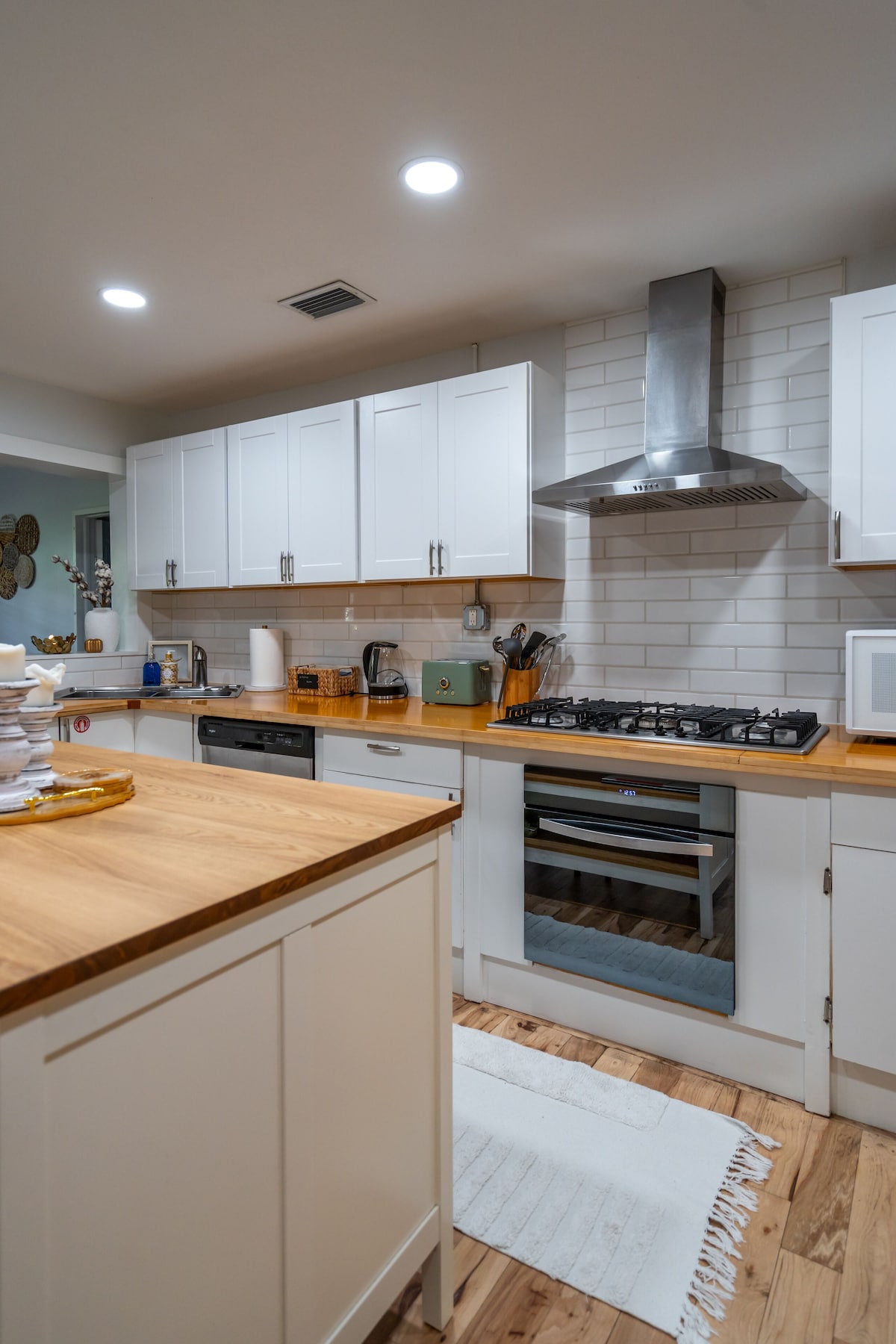 Photo 7 of Walking distance to down town and main attractions. Pet friendly, low prices
