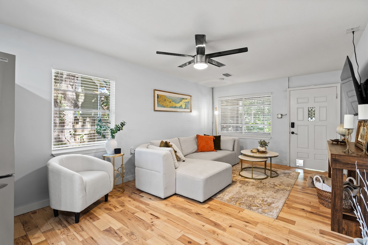 Photo 10 of Walking distance to down town and main attractions. Pet friendly, low prices