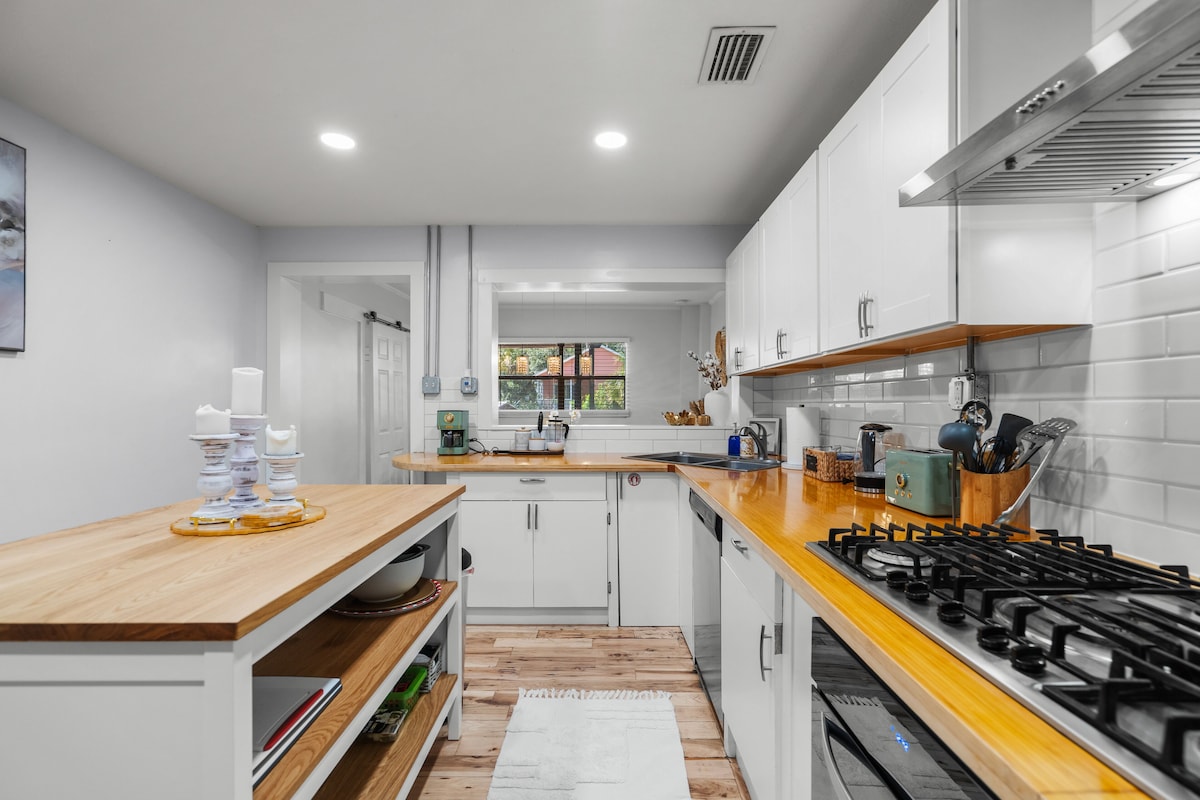 Photo 15 of Walking distance to down town and main attractions. Pet friendly, low prices