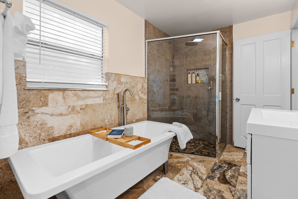 Photo 20 of Walking distance to down town and main attractions. Pet friendly, low prices
