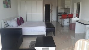 Room - Vtsix Condo Rentals at View Talay 6 Pattaya (Pattaya)