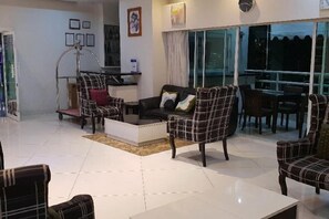 Exterior - Vtsix Condo Rentals at View Talay 6 Pattaya (Pattaya)