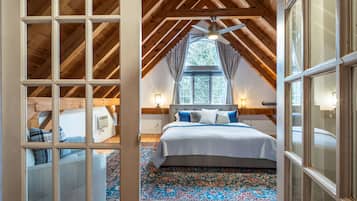 Tremblant | 1 bedroom, Egyptian cotton sheets, premium bedding, down duvets