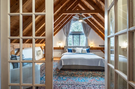 Tremblant | 1 bedroom, Egyptian cotton sheets, premium bedding, down comforters