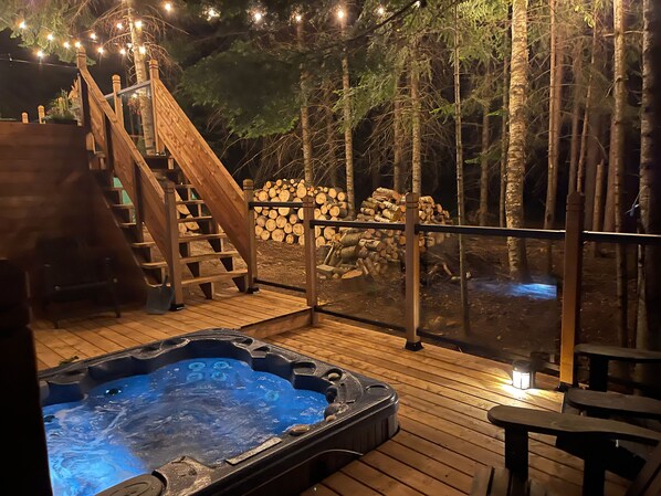 Bañera de hidromasaje al aire libre