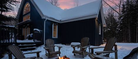 Vista frontal de la propiedad