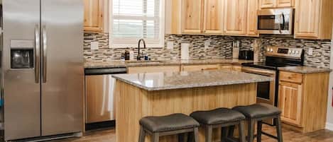 Frigorifero, microonde, forno, piano cottura