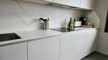 Réfrigérateur, micro-ondes, four, lave-vaisselle