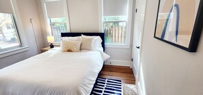 3 bedrooms, iron/ironing board, free WiFi, bed sheets - Gem in Laurel Park: Newly Remodeled, Near Downtown (Sarasota)