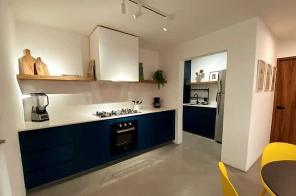 Oven, cookware/dishes/utensils - LONG stays Roma full apartment. (Mexico City)