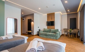 Suite – deluxe | 1 soverom, sengetøy av topp kvalitet og skrivebord for bærbar PC