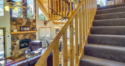 2 Mi to Show Low Lake: Scenic Cabin w/ Balcony