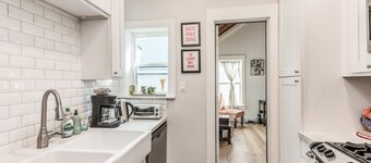 Stylish Bungalow Heights w/pool