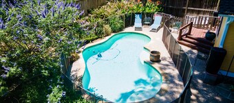 Stylish Bungalow Heights w/pool