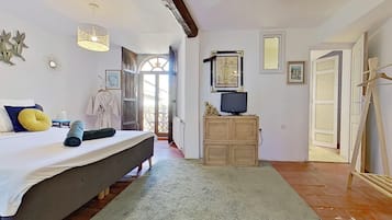 The Guepier private bathroom | Bed sheets