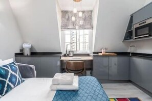 Free internet - PBC | Modern Studio Apartment in Sloane Square, Chelsea DPR (London)