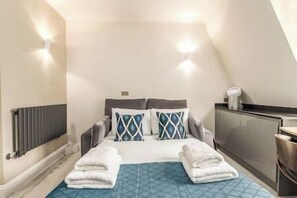 Free internet - PBC | Modern Studio Apartment in Sloane Square, Chelsea DPR (London)