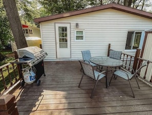 Outdoor dining - Mooseyard Lodge (Shawano)