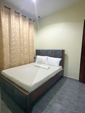 2 slaapkamers, een strijkplank/strijkijzer, wifi, beddengoed