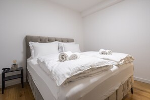 2 bedrooms, in-room safe, iron/ironing board, free WiFi