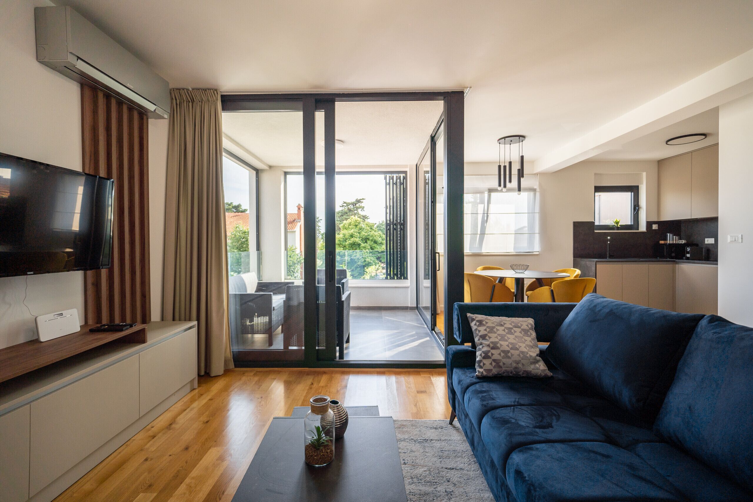 Een flatscreentelevisie