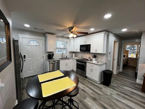 Central Retreat C, NEW Family and Pet Friendly