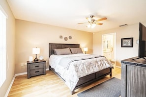 3 chambres, fer et planche à repasser, lit parapluie, Wi-Fi