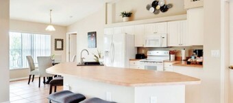 Luxury Getaway in Cape Coral with heated Pool!