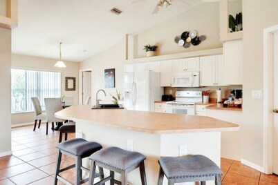 Luxury Getaway in Cape Coral with heated Pool!