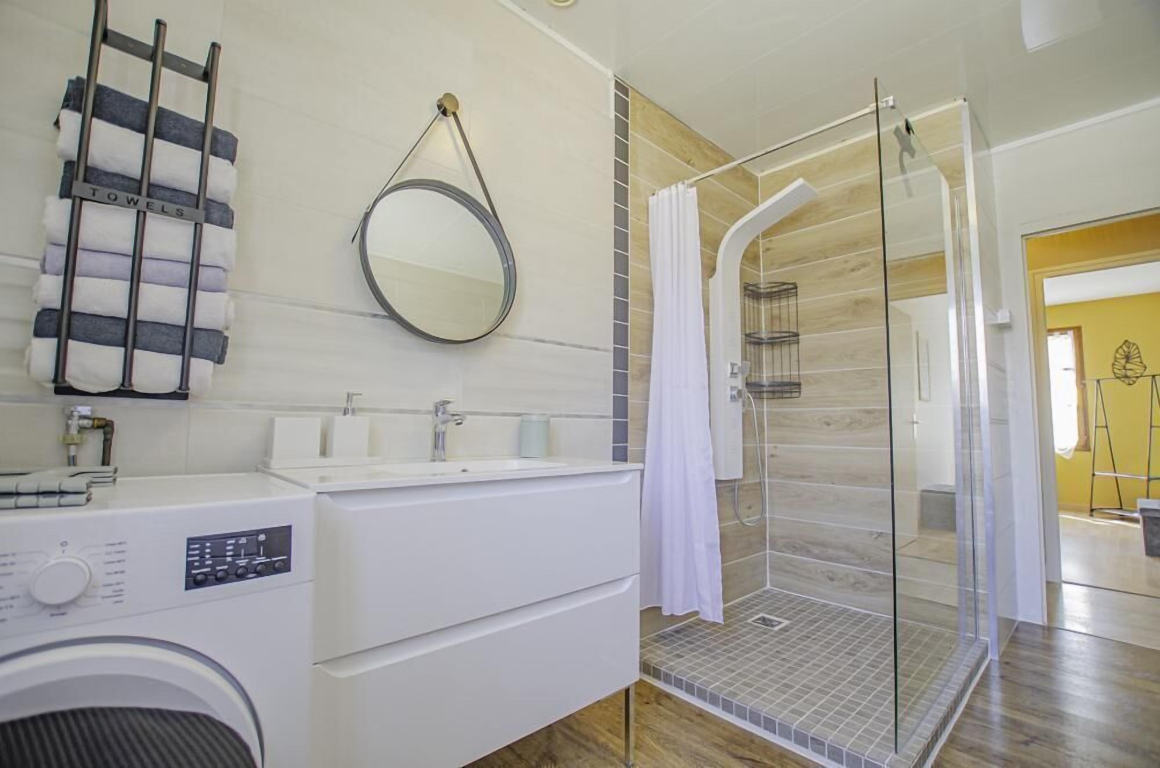 Shower, towels