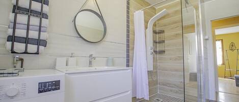 Shower, towels