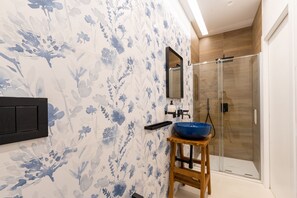 Bathroom shower - Fran City Suite (Vico Equense)