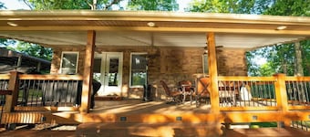 Cozy Waterfront Getaway ~ Private Dock ~ Doniphan