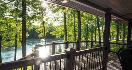 Cozy Waterfront Getaway ~ Private Dock ~ Doniphan