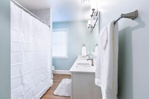 Hair dryer, towels - The Queen Place*15min to Sight&Sound*King bed*BBQ (Gordonville)