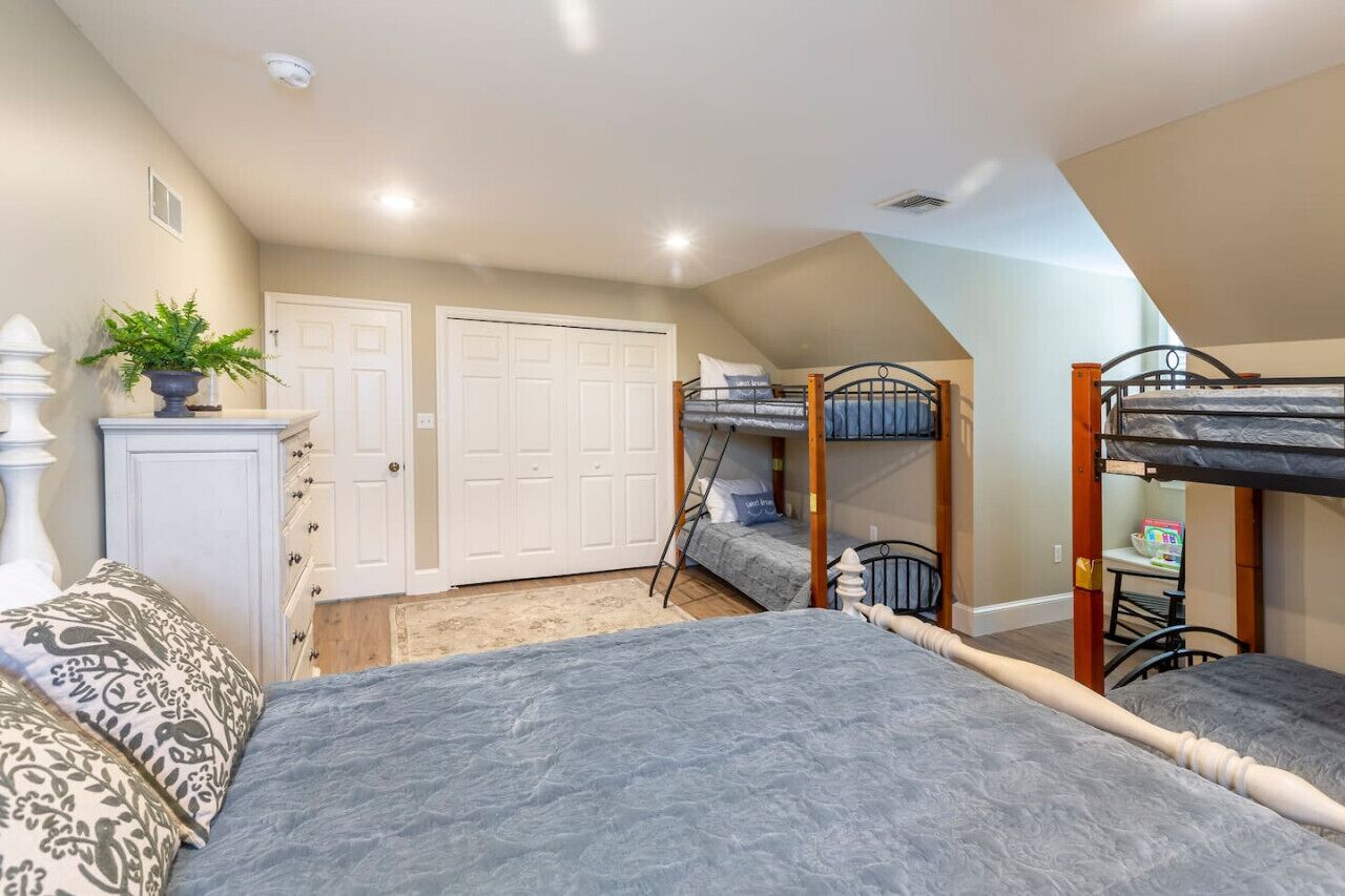 3 bedrooms, desk, free WiFi, bed sheets