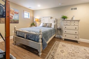 3 bedrooms, desk, free WiFi, bed sheets