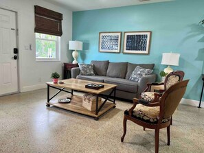 TV - Tropical Hideaway near Beach! Tons of parking (Delray Beach)