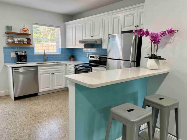 Fridge, microwave, oven, stovetop