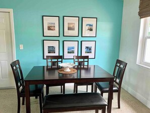 Dining - Tropical Hideaway near Beach! Tons of parking (Delray Beach)