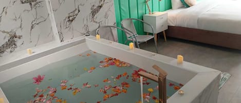 Superior Room | Down comforters, pillowtop beds, iron/ironing board, free WiFi