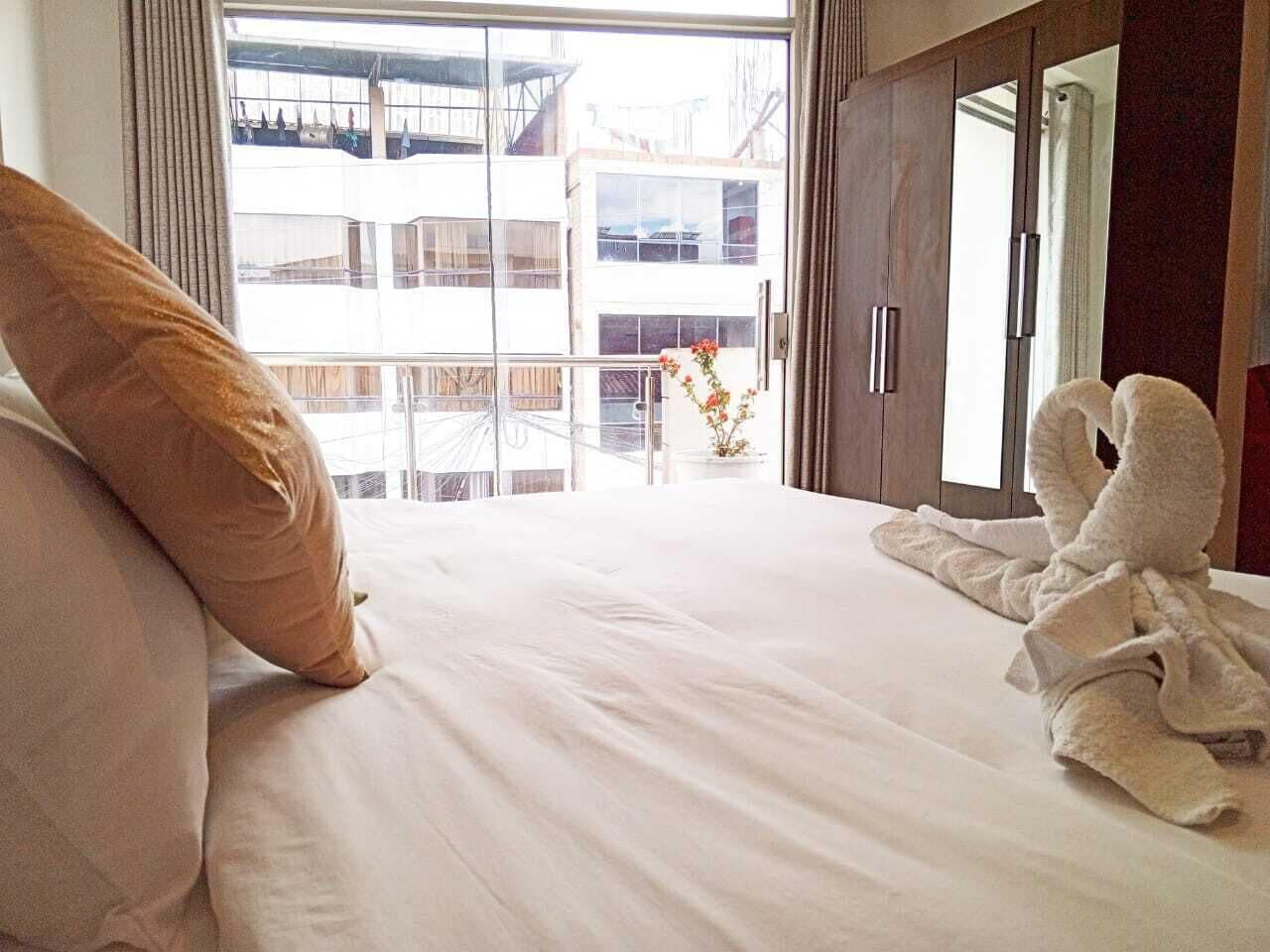 premium room | 1 bedroom, down duvets, pillow-top beds, iron/ironing board