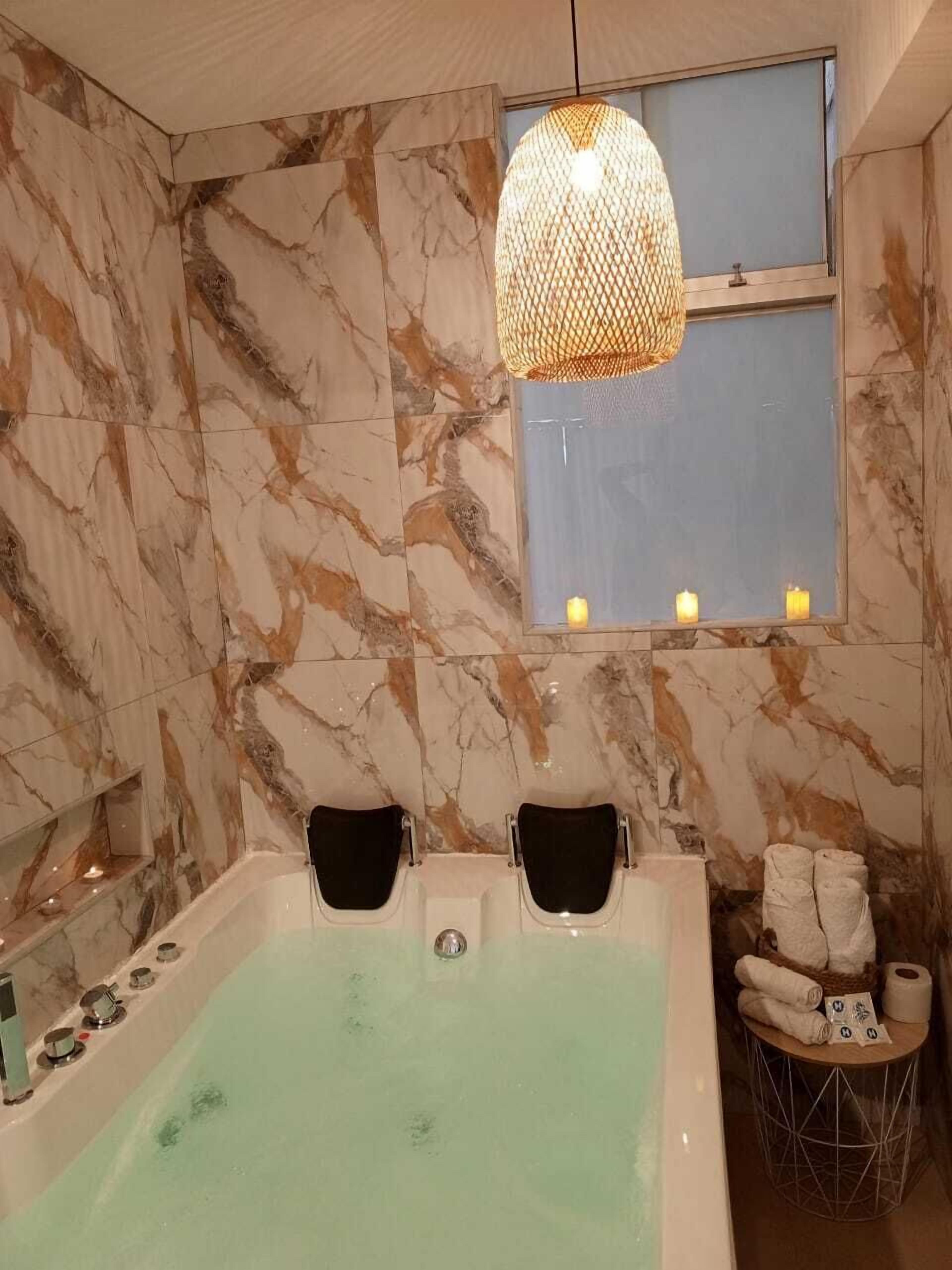 1 bedroom, down duvets, pillow-top beds, iron/ironing board