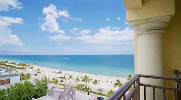 Property grounds - No Resort Fees! 4-Diamond Hotel - Large Hotel Suite 912 + Kitchen + King Bed (Fort Lauderdale)