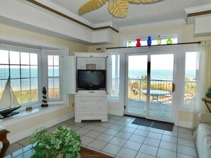 TV - Ship-Watch Dunes ~ Oceanfront ~ Dolphins! Pools! (Tybee Island)