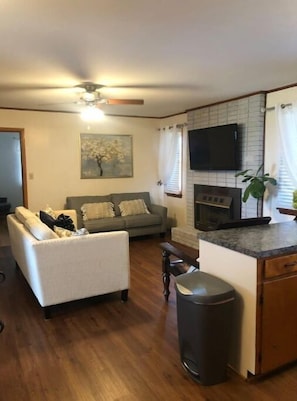 Smart TV, fireplace