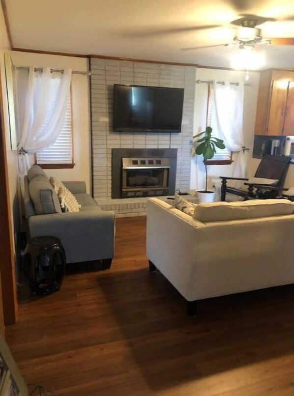Smart TV, fireplace